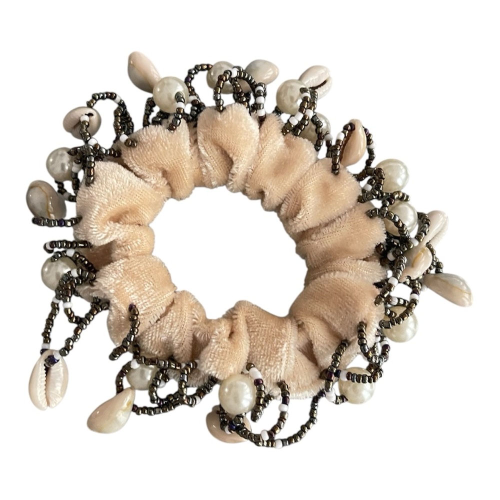 RARE Authentic Vintage 90s Beachy Beige Scrunchie Elasticity Shell Pearl Details